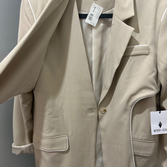 Blazer - Picture 3 of 4